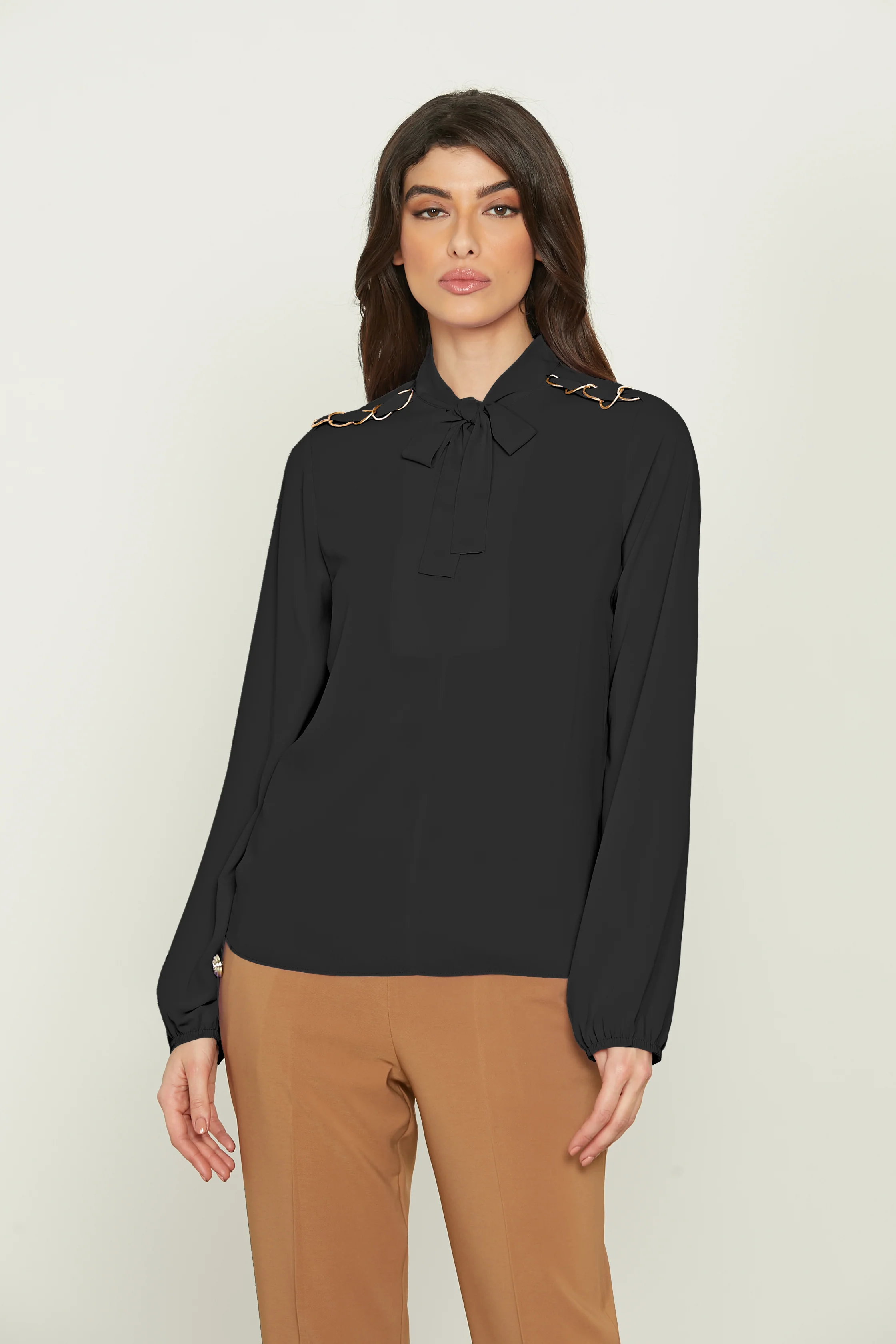Blusa BALA manica lunga palloncino con arricci scollo v con fusciacca più marting. Più catene - Image 7