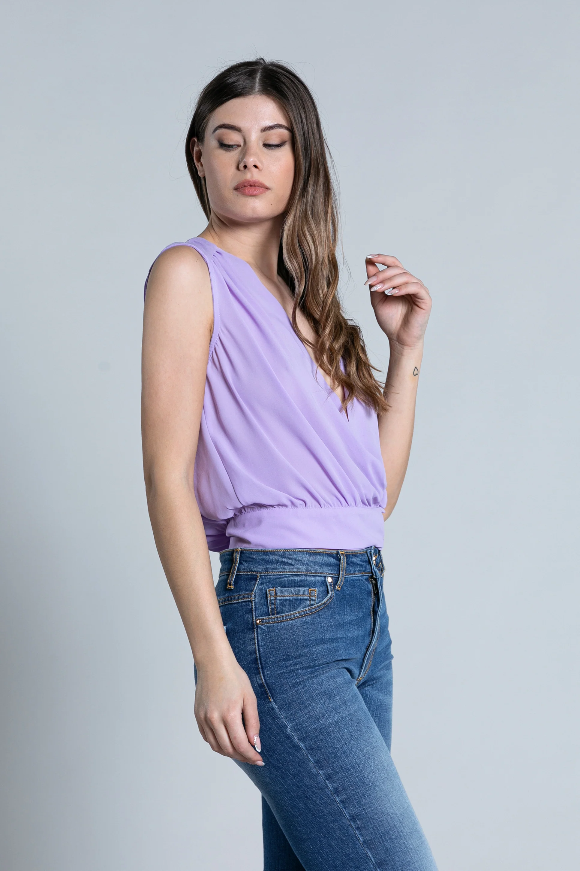 Blusa BORNY corta senza maniche scollo incrocio più bottoncini - Image 5