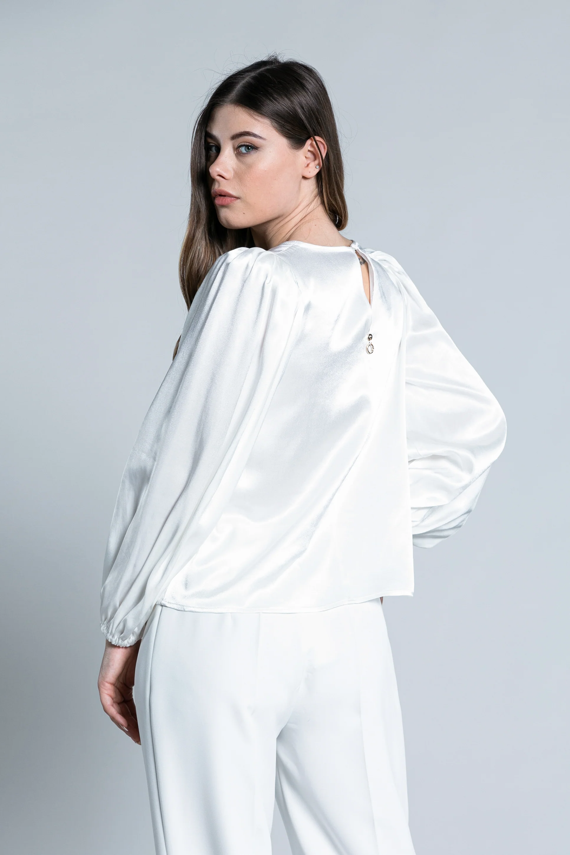 Blusa CLOE manica lunga palloncino con goccia schiena - Image 2