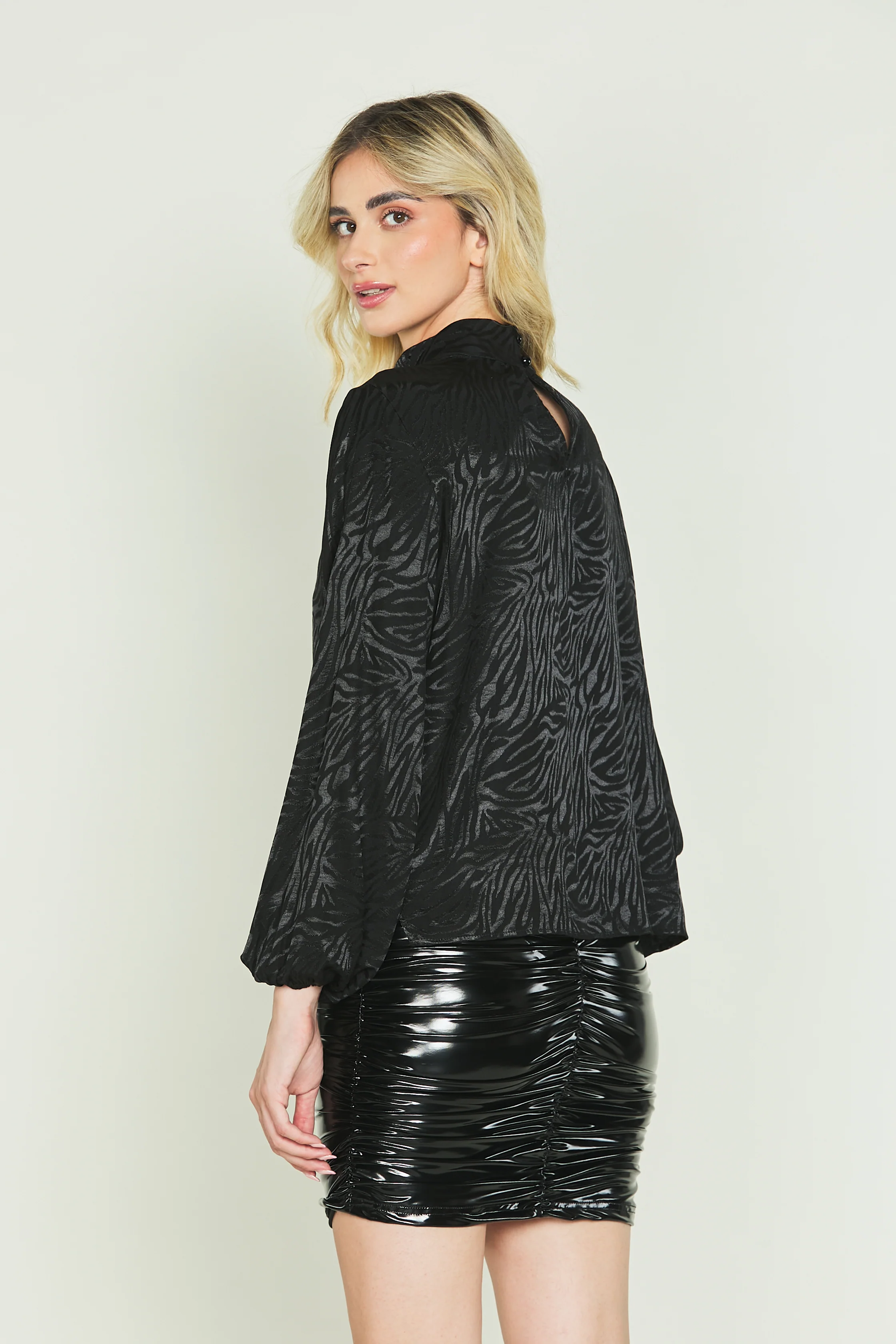 Blusa SIRIO a fantasia colore su colore - Image 3