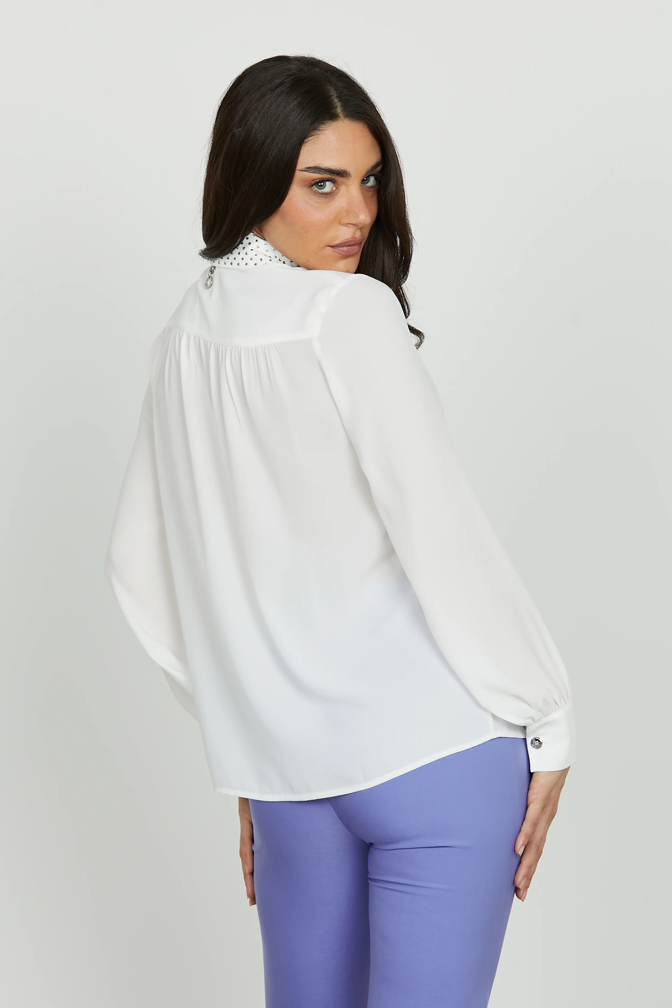Blusa TUCSONAS manica lunga con colletto più fusciacca con strass - Image 3