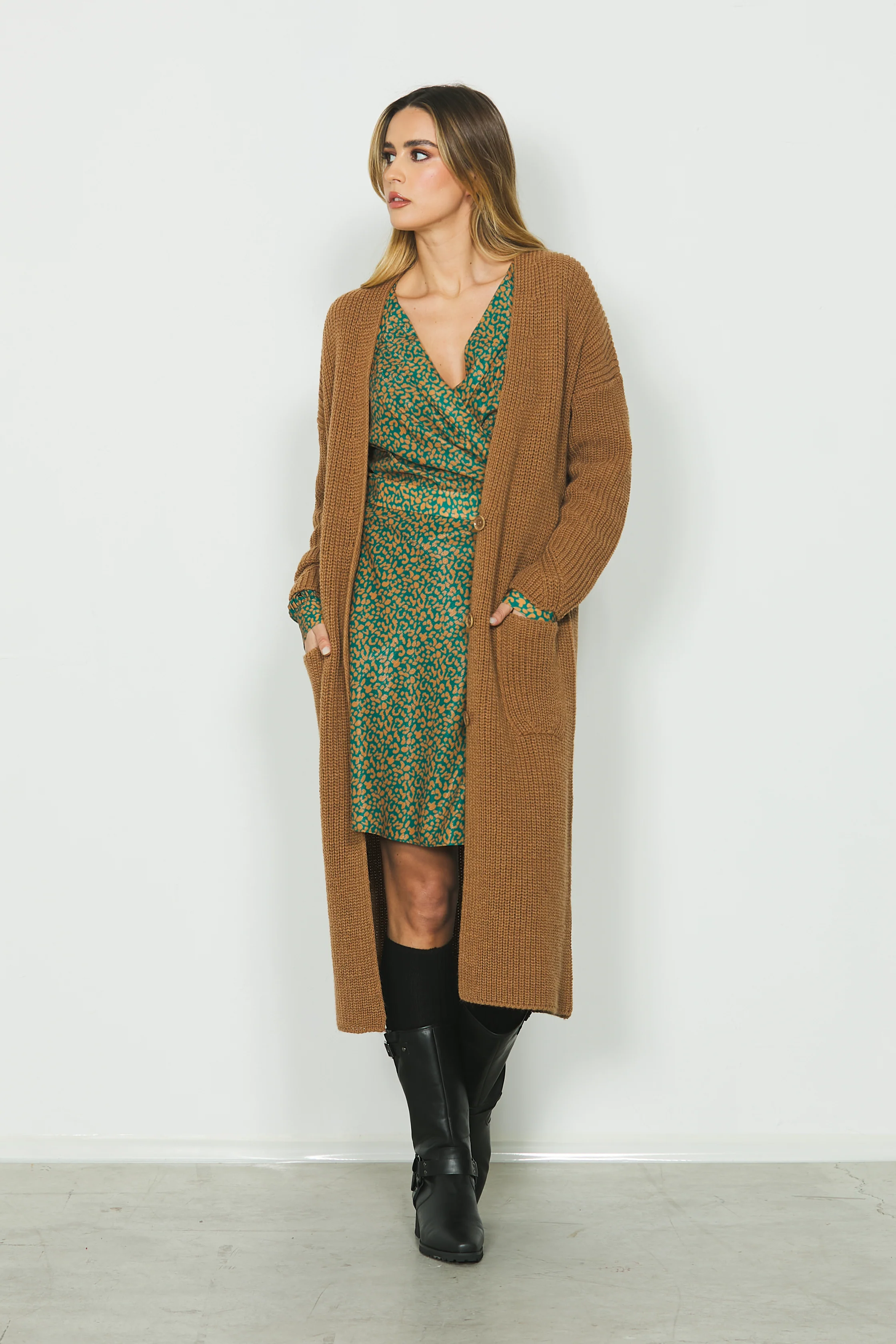 Cardigan KAYLA lungo manica lunga con bottoni più tasche toppa - Image 4