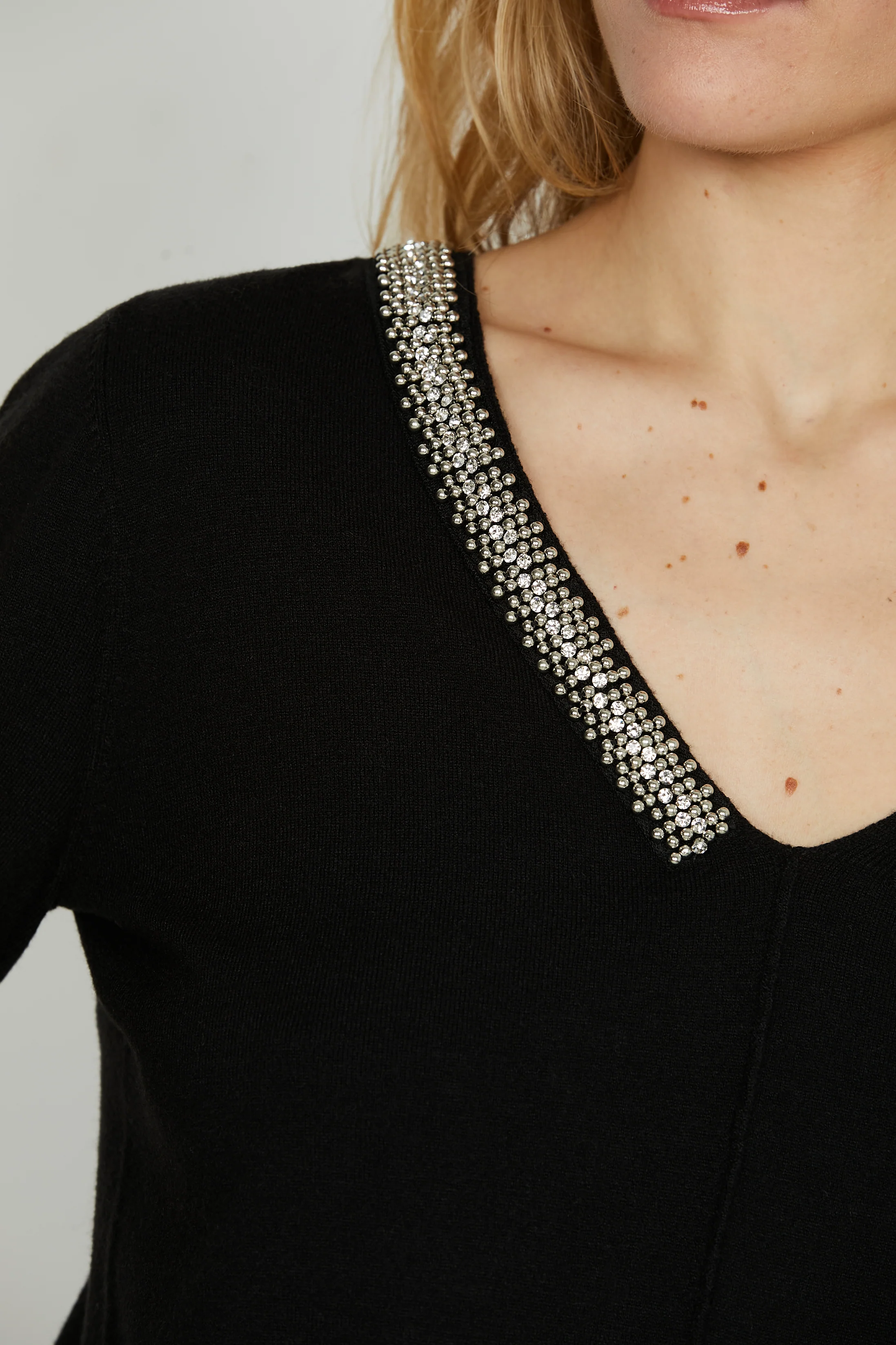 Maglia LEVITA manica lunga scollo v con applicazione perline più strass - Image 4