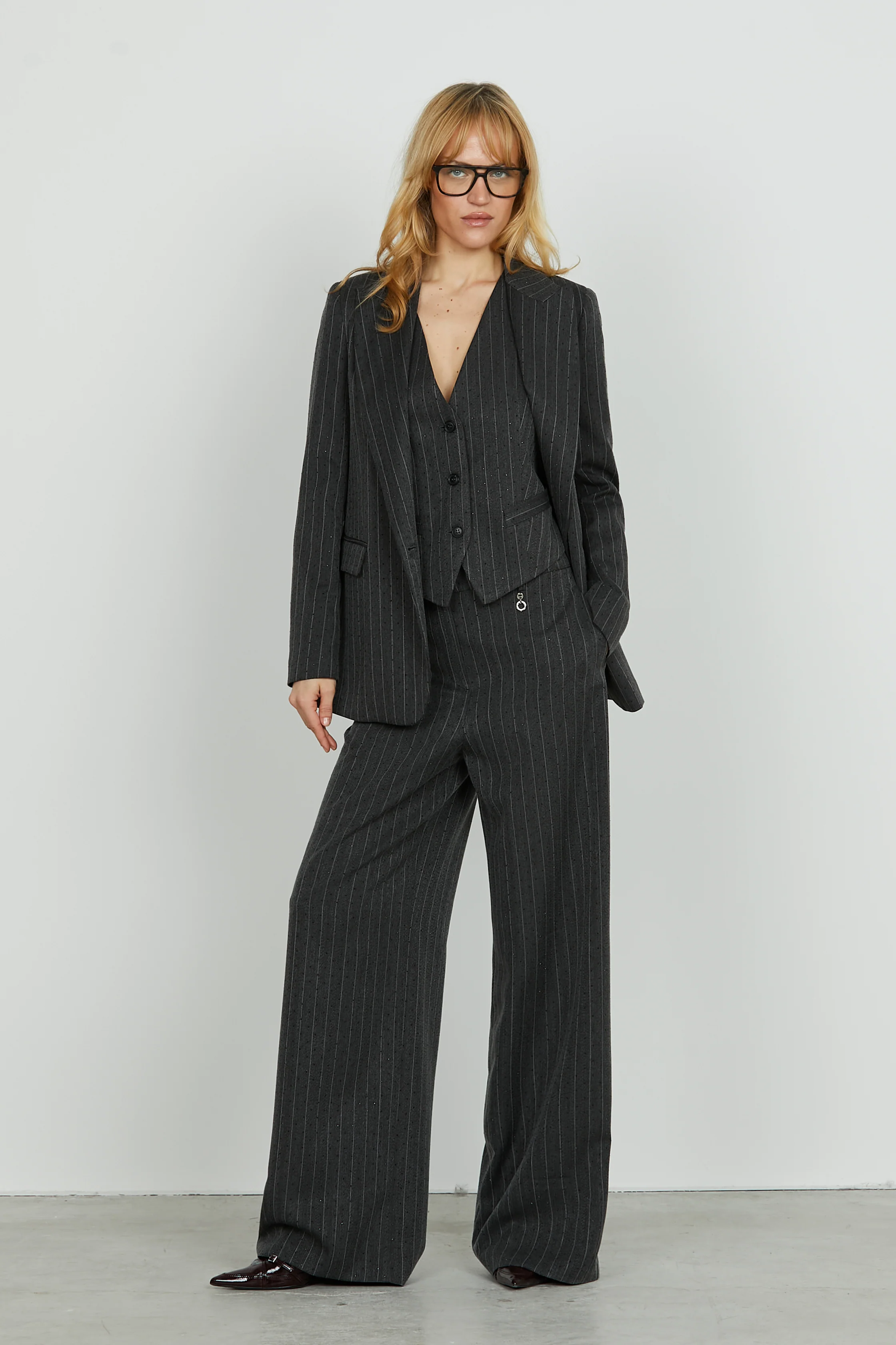 Pantalone PREZIOSAM vita alta con ts francesi più filetto palazzo gessato più borchie