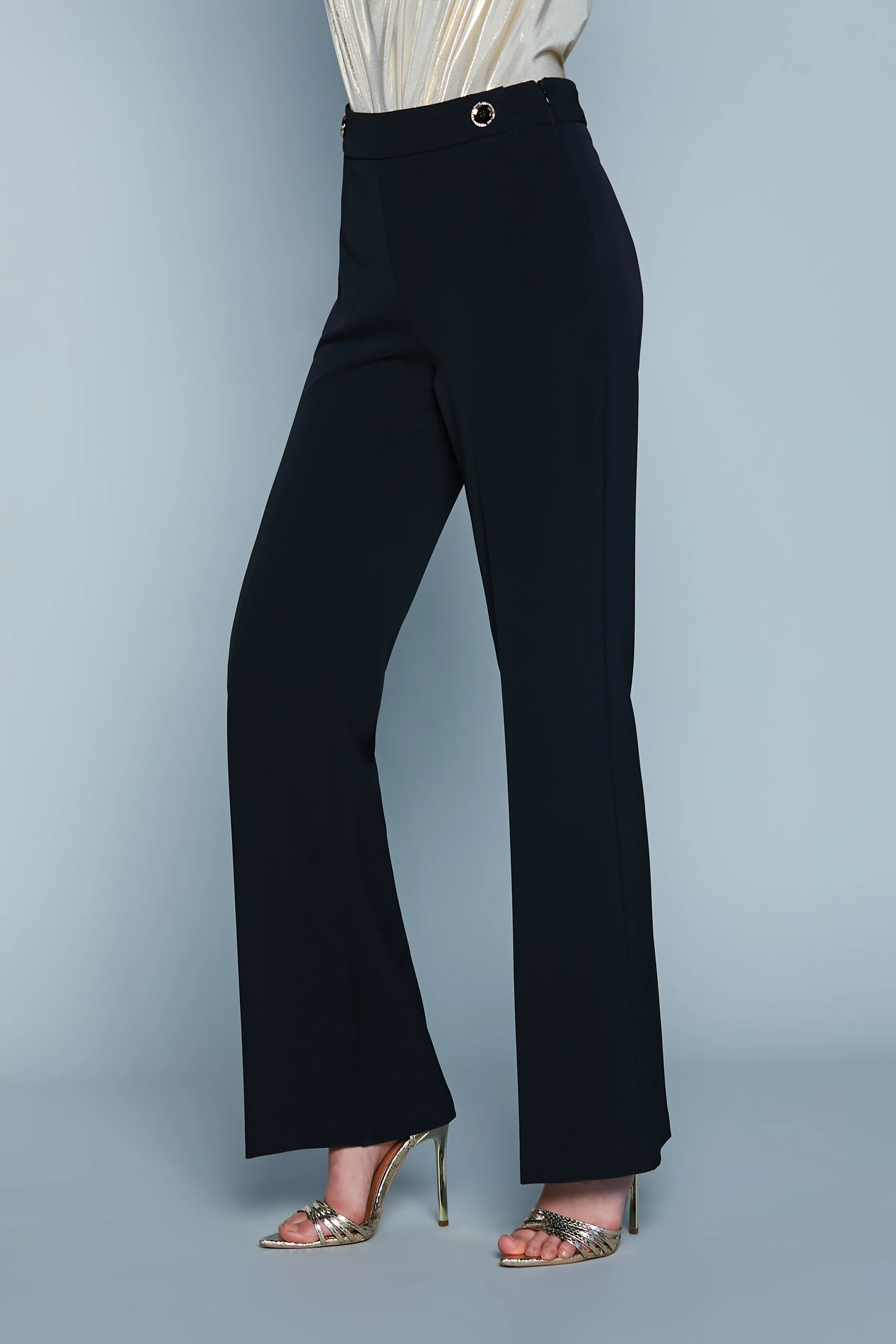 Pantalone CHISEIT Vita Alta Gamba Larga con Bott.Gioiello Strass Su Bustino - Image 3