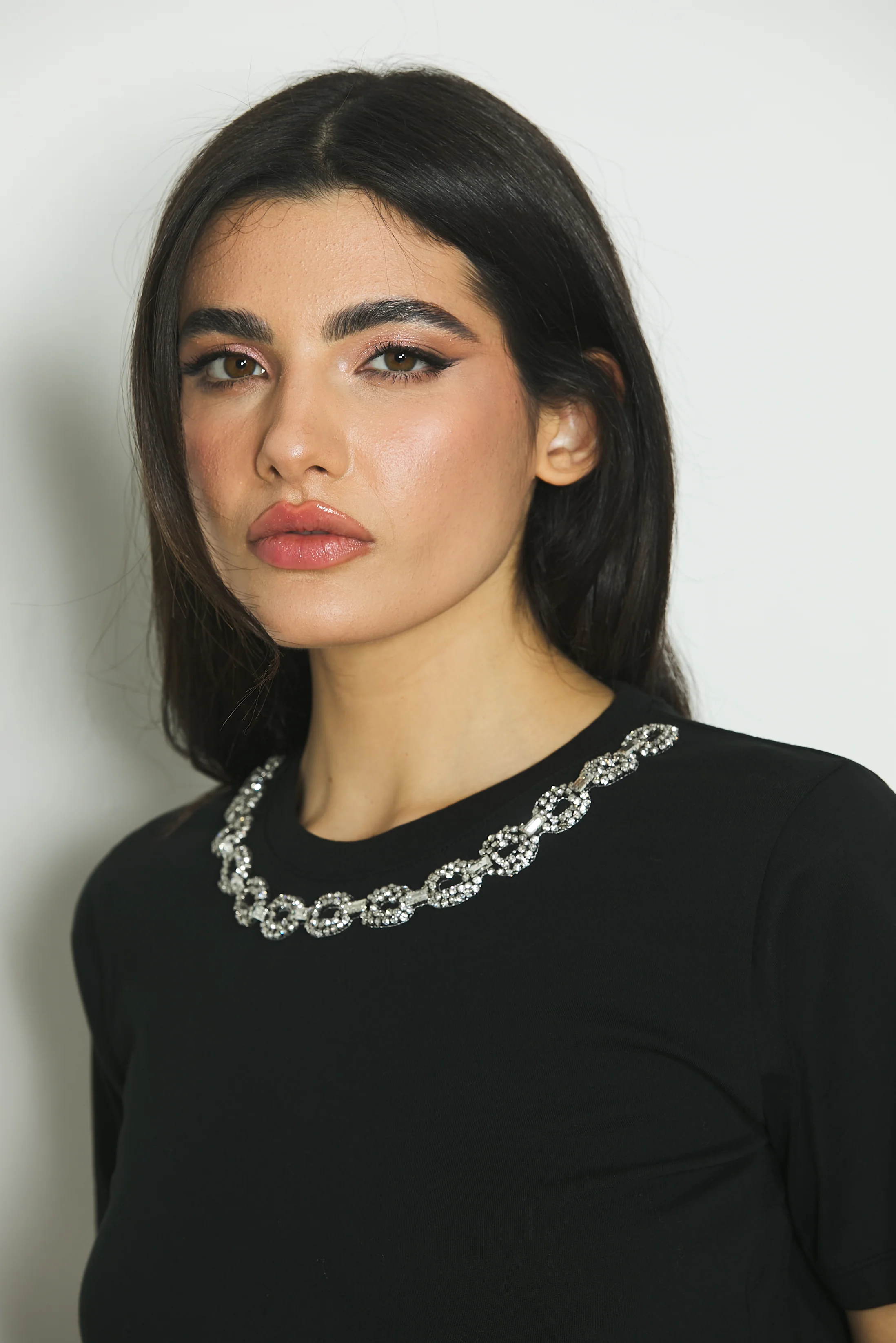 T-shirt DESIRE m/m con ricamo collana più strass - Image 2