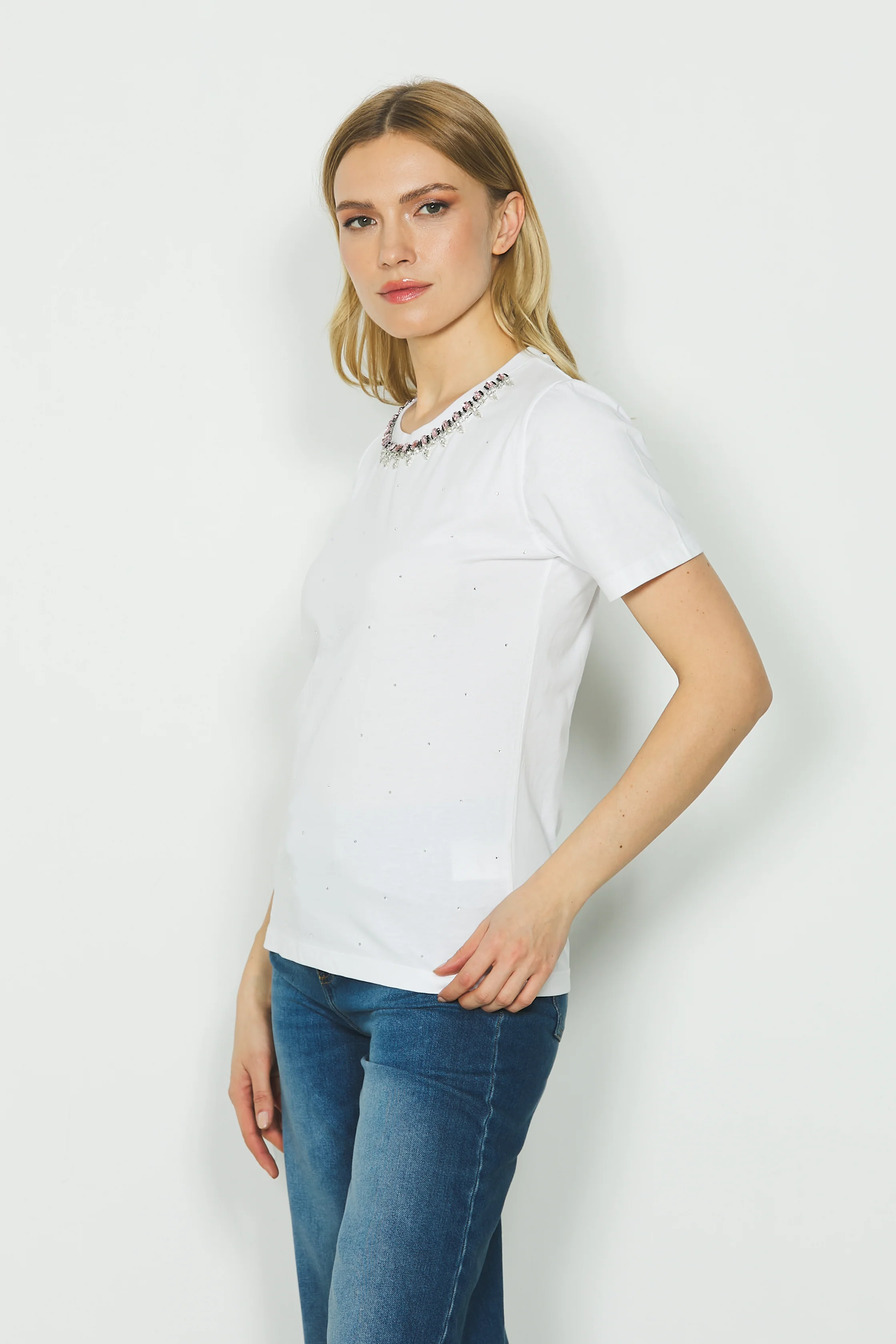 T-shirt DOMENICA m/m con strass più collana con pietre multicolor - Image 2