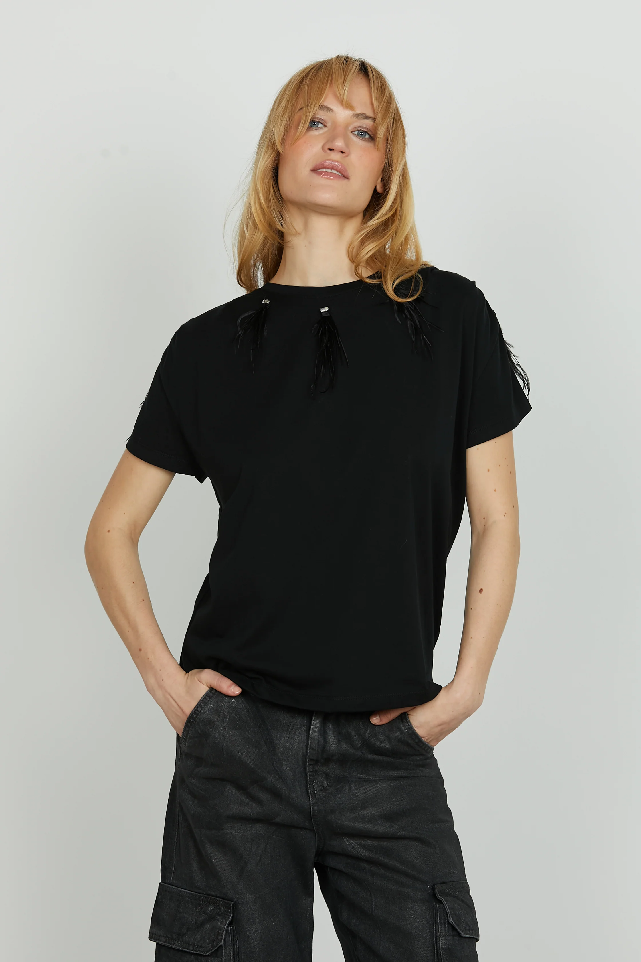 T-shirt PLUME mezza manica con piume più pietre